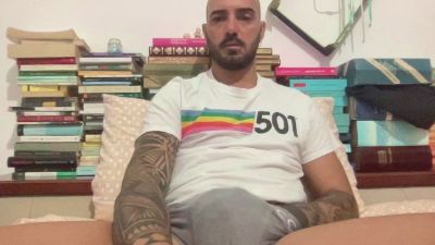alessandromori9 live cam on Cam4