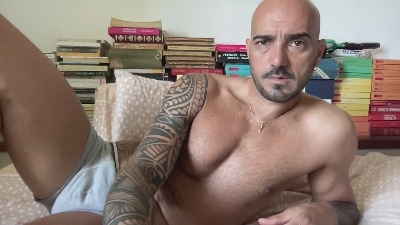 alessandromori9 live cam on Cam4