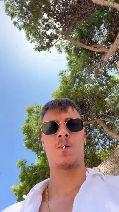 alex223 webcam cam4 model stream image