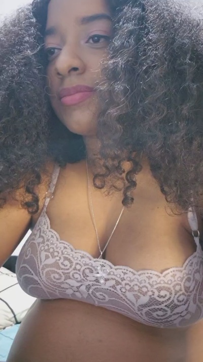alexa_hil live cam on Cam4