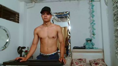 alexander_cr1 live cam on Cam4