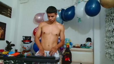 alexander_cr1 live cam on Cam4