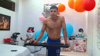alexander_cr1 live cam on Cam4