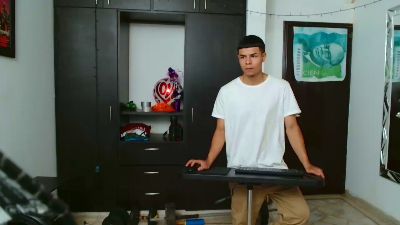 alexander_cr1 live cam on Cam4