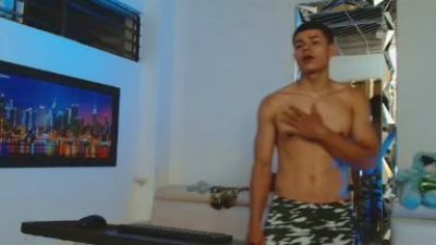 alexander_cr1 live cam on Cam4