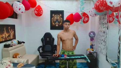 alexander_cr1 live cam on Cam4
