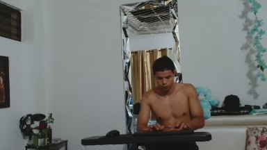 alexander_cr1 live cam on Cam4