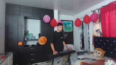 alexander_cr1 live cam on Cam4
