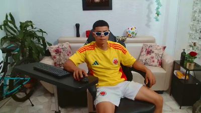 alexander_cr1 live cam on Cam4