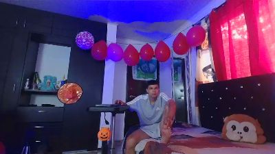 alexander_cr1 live cam on Cam4