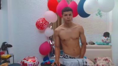 alexander_cr1 live cam on Cam4