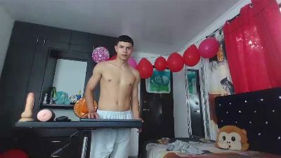 alexander_cr1 live cam on Cam4