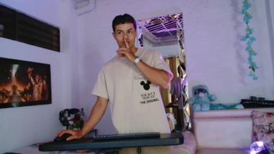 alexander_cr1 live cam on Cam4