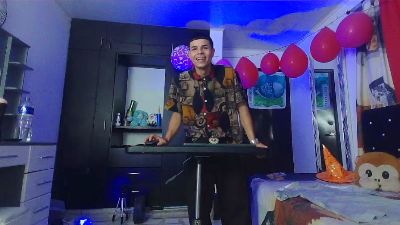 alexander_cr1 live cam on Cam4