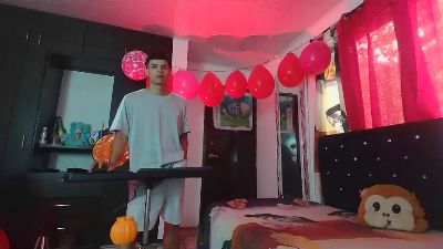 alexander_cr1 live cam on Cam4