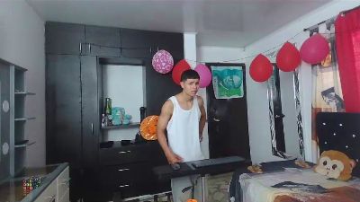 alexander_cr1 live cam on Cam4