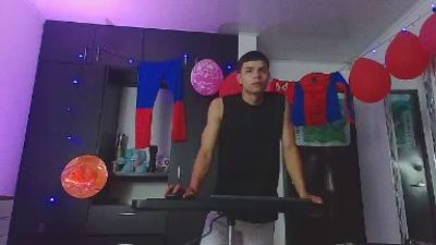 alexander_cr1 live cam on Cam4