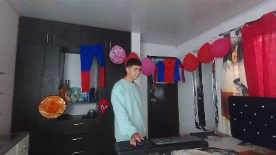alexander_cr1 live cam on Cam4