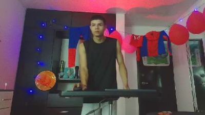 alexander_cr1 live cam on Cam4