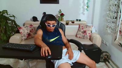 alexander_cr1 live cam on Cam4