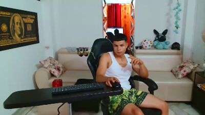 alexander_cr1 live cam on Cam4