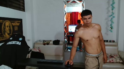 alexander_cr1 live cam on Cam4