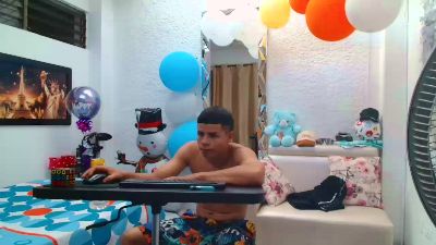 alexander_cr1 live cam on Cam4