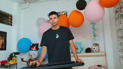 alexander_cr1 live cam on Cam4
