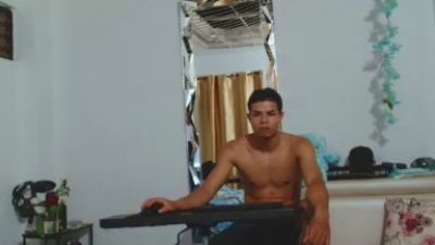 alexander_cr1 live cam on Cam4
