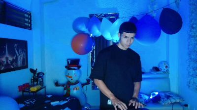 alexander_cr1 live cam on Cam4