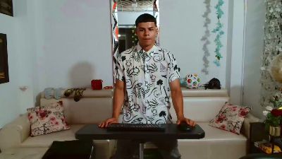 alexander_cr1 live cam on Cam4
