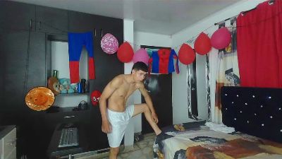 alexander_cr1 live cam on Cam4