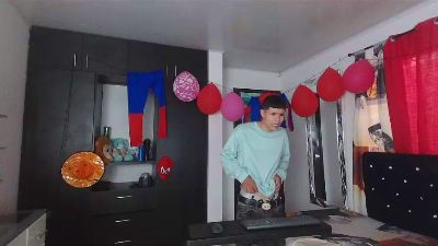 alexander_cr1 live cam on Cam4