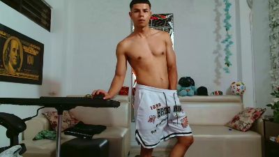 alexander_cr1 live cam on Cam4