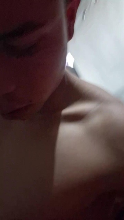 alexander_cr1 live cam on Cam4