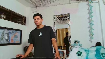 alexander_cr1 live cam on Cam4