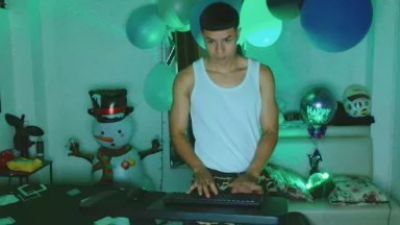 alexander_cr1 live cam on Cam4