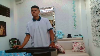alexander_cr1 live cam on Cam4