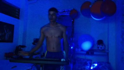 alexander_cr1 live cam on Cam4