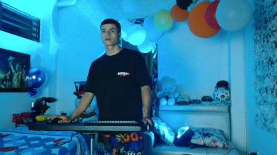 alexander_cr1 live cam on Cam4