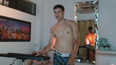 alexander_cr1 live cam on Cam4