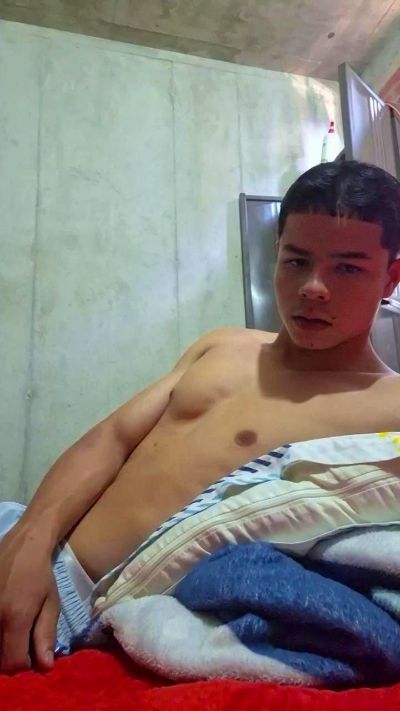 alexander_cr1 live cam on Cam4