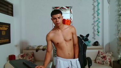 alexander_cr1 live cam on Cam4