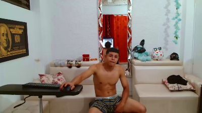 alexander_cr1 live cam on Cam4