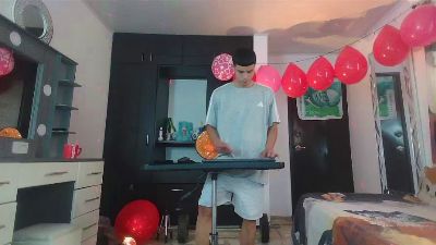 alexander_cr1 live cam on Cam4