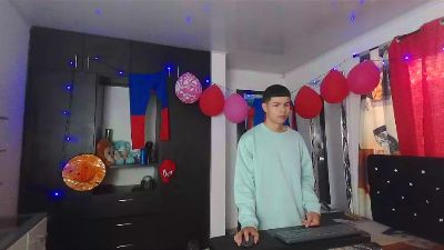alexander_cr1 live cam on Cam4
