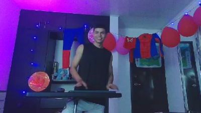 alexander_cr1 live cam on Cam4