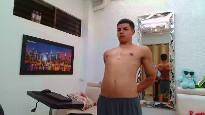 alexander_cr1 live cam on Cam4