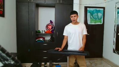 alexander_cr1 live cam on Cam4
