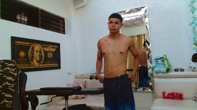 alexander_cr1 live cam on Cam4